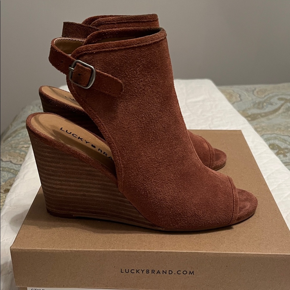 Lucky Brand Brown Peep Toe Suede Wedges, 6.5